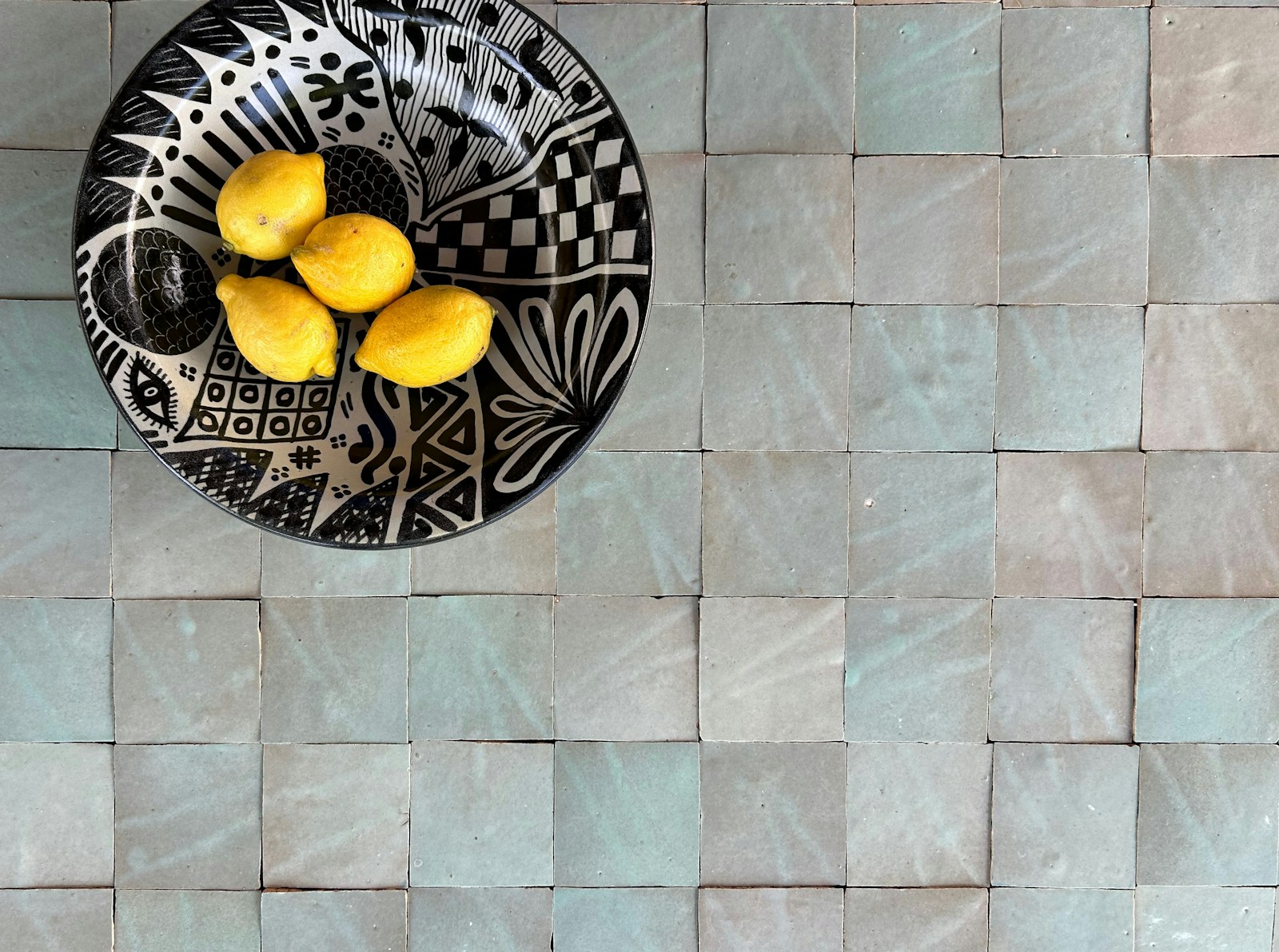 Crédence de cuisine en carreaux de zellige artisanaux
