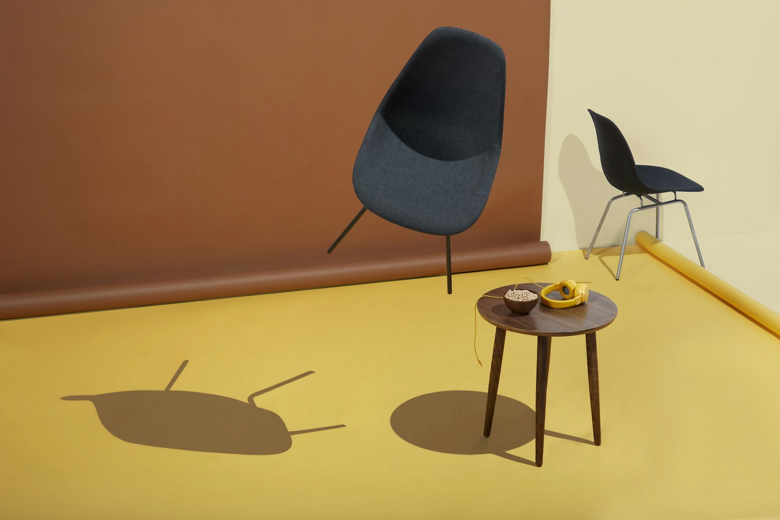 Mobilier au dessin géométrique caractéristique du design moderne du XXᵉ siècle.