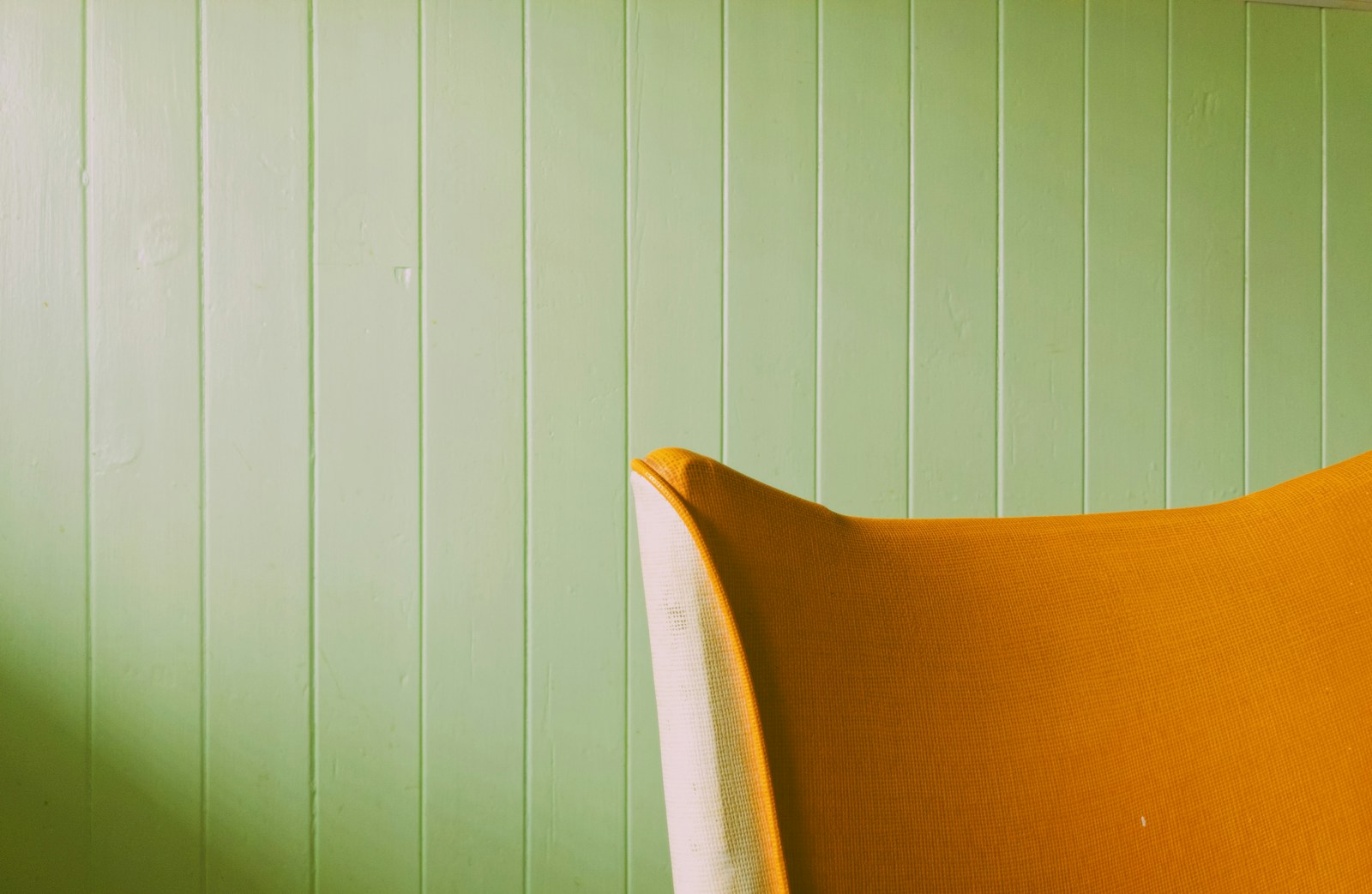 Mur peint en deux couleurs avec un soubassement plus foncé